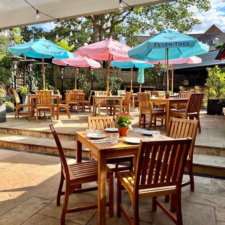 Jose Pizarro The Swan Inn Esher Esterno foto