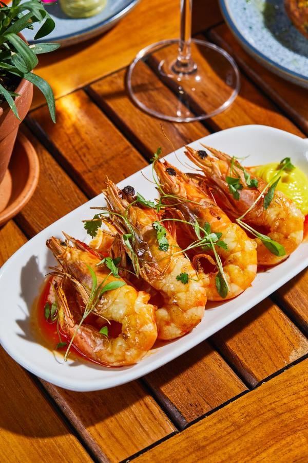 Jose Pizarro The Swan Inn Esher Esterno foto