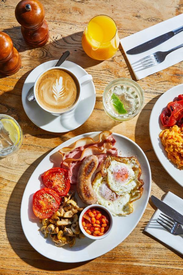Jose Pizarro The Swan Inn Esher Esterno foto