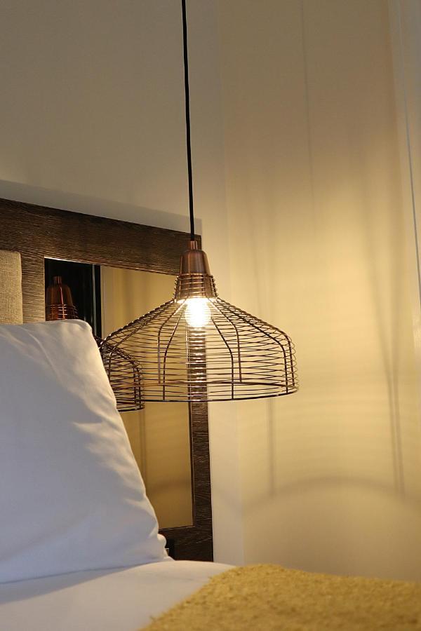 Jose Pizarro The Swan Inn Esher Esterno foto