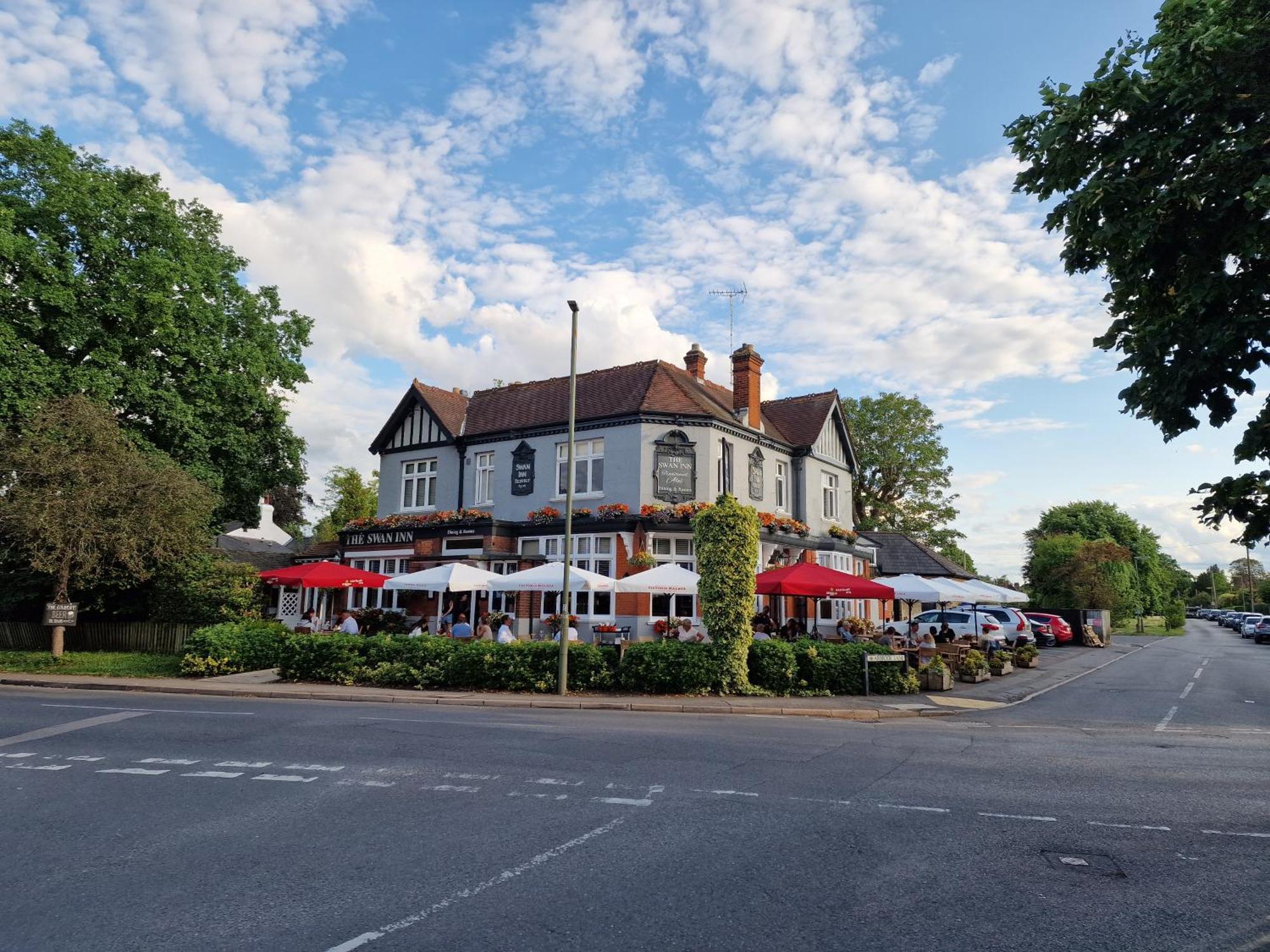 Jose Pizarro The Swan Inn Esher Esterno foto