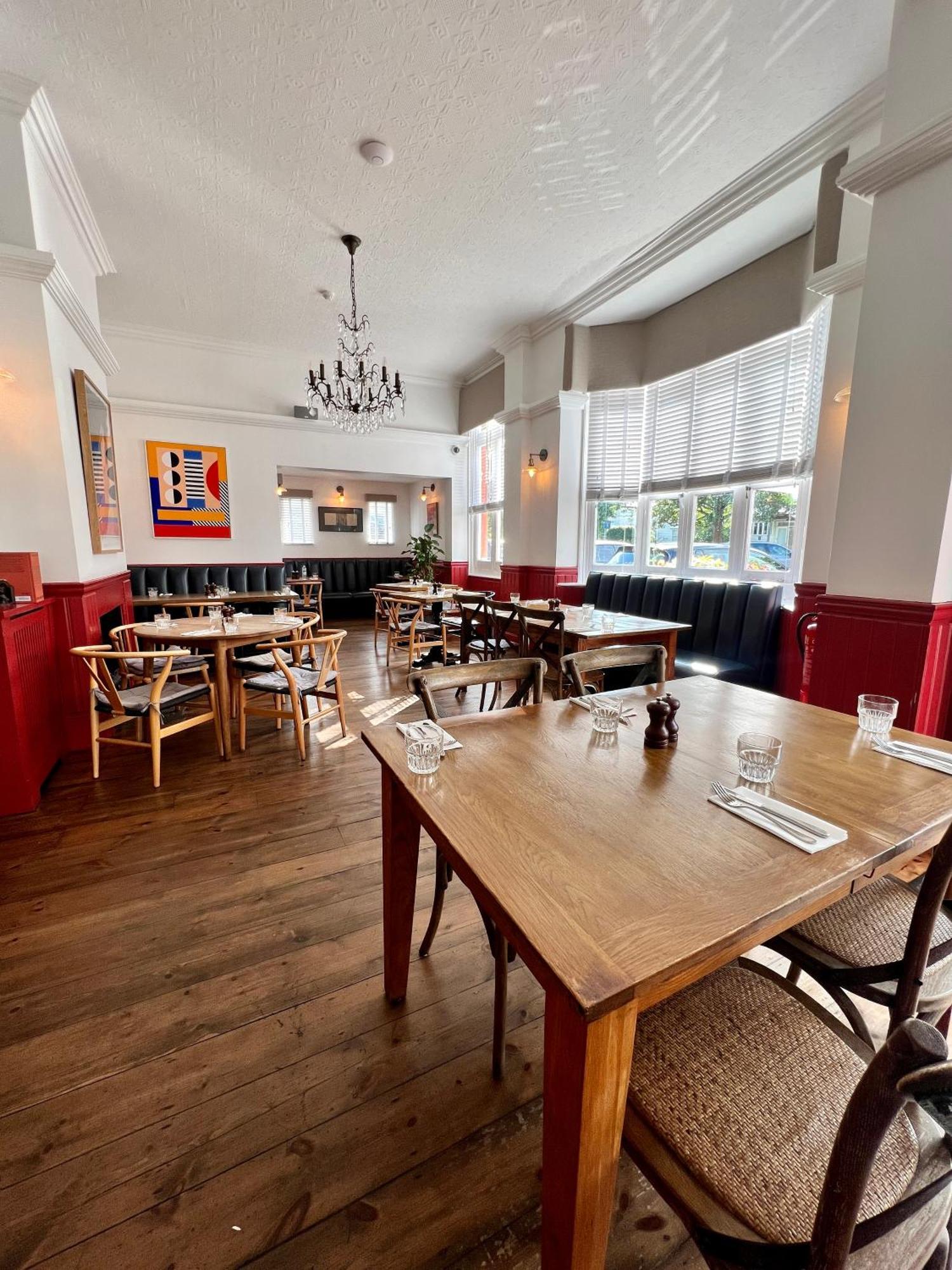 Jose Pizarro The Swan Inn Esher Esterno foto