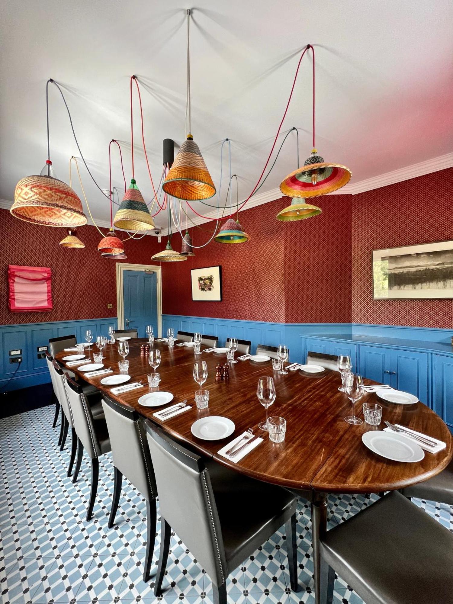 Jose Pizarro The Swan Inn Esher Esterno foto
